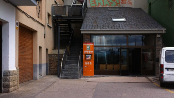 Davant entrada ascensor, CRC 404